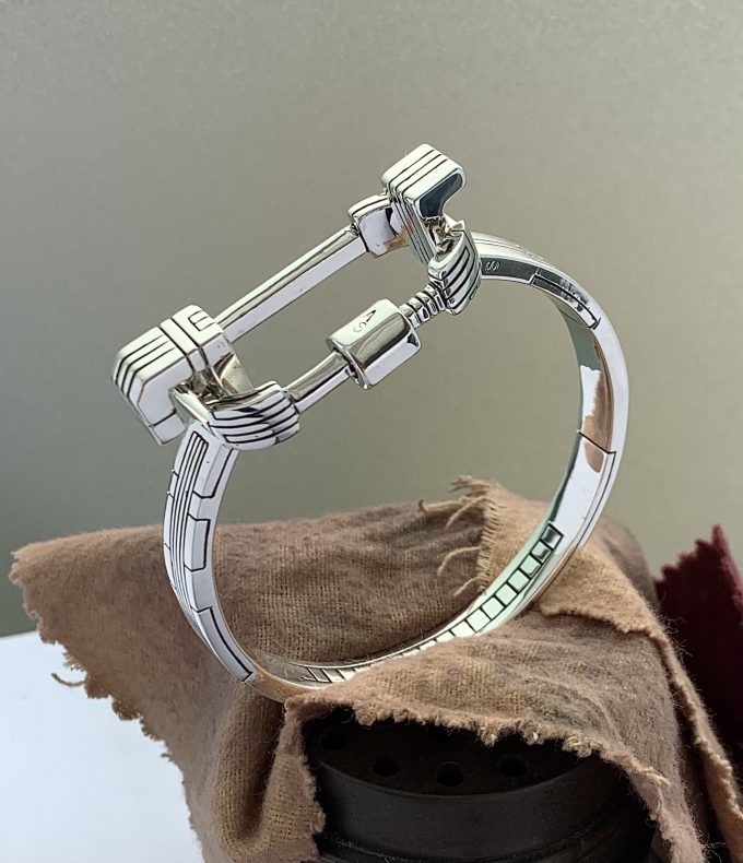 1739CC80-3FDF-4A7F-A910-3C20D8BC318E